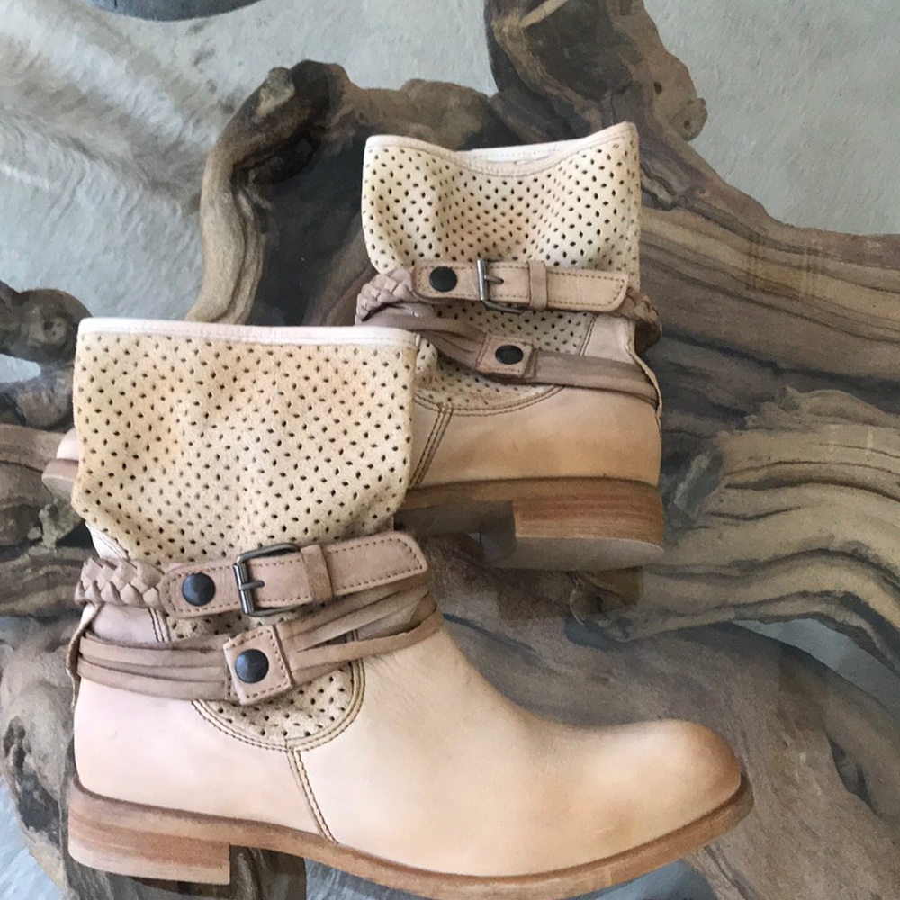 Boots - Picture 2 of 4